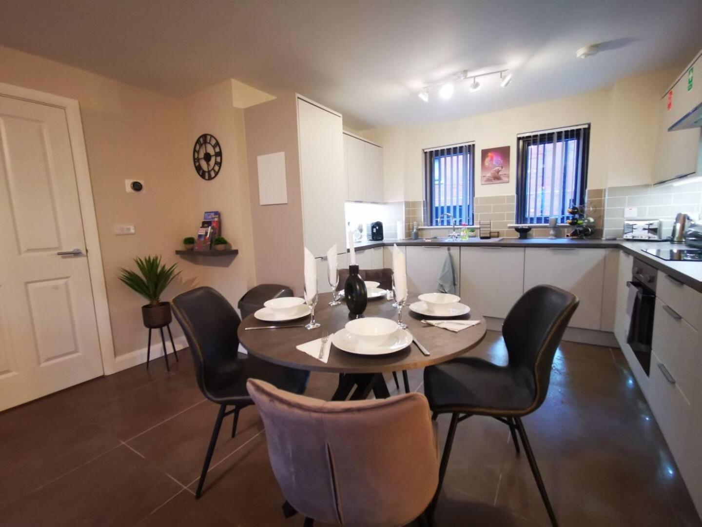 Belfast Central 2 Bedroom Luxurious Modern Stay Exterior foto